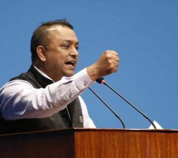 अर्थतन्त्र संकटमा फस्याे, सरकारले उकास्‍ने जाेखिम बहन गर्नुपर्छ: गगन थापा